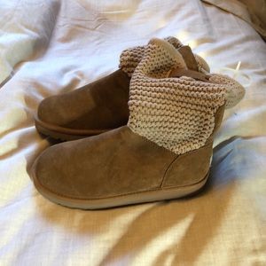 Ugg girls Darrah sz 4 boots flips down BRAND NEW!